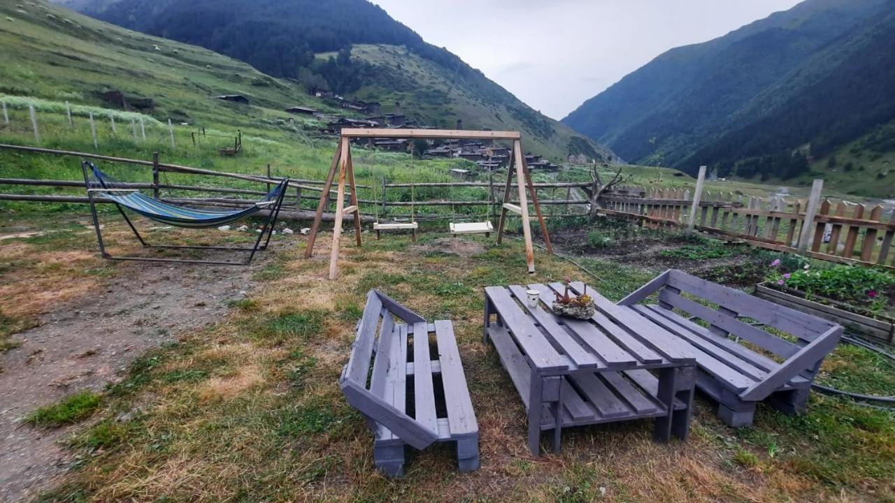 Guesthouse Pirimze Dartlo Luaran gambar